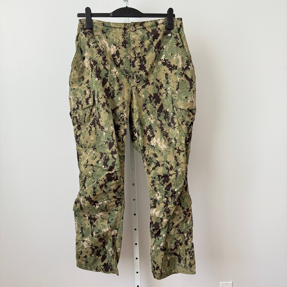 US‎ Navy Working Uniform Type III Camo Cargo Pants Medium Regular NWU Iii
